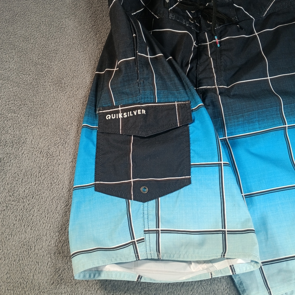 Quicksilver Shorts 32w - Picture 3 of 8